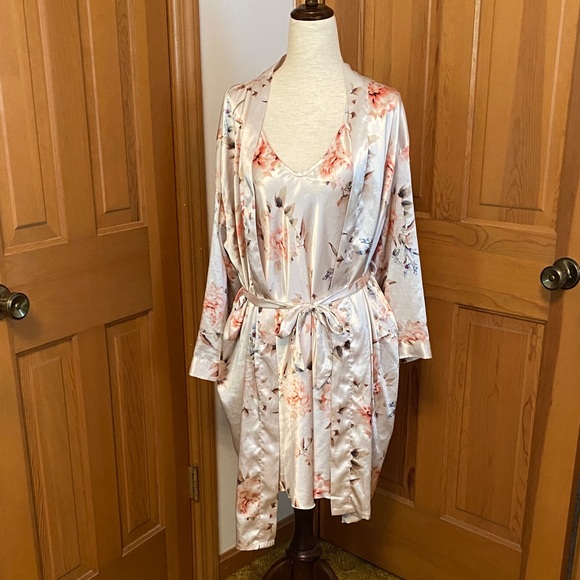 Floral Satin Robe Set - Picture 2 of 5